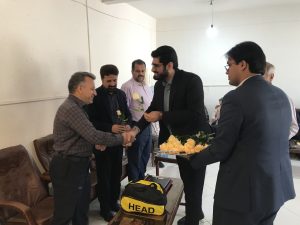 حضور ریاست خانه صنعت و معدن استان و هیات همراه در هنرستان شهدای نعیم آباد و تقدیر از اموزگاران بمناسبت هفته گرامیداشت مقام معلم 
